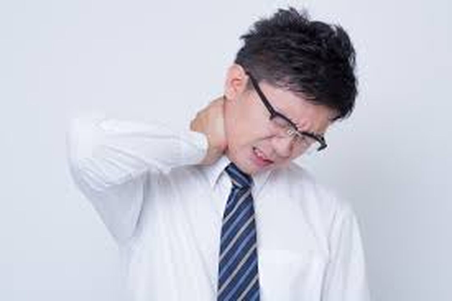 千代田区　半蔵門にある整体院　首が動かない！？セルフケアもあるよ