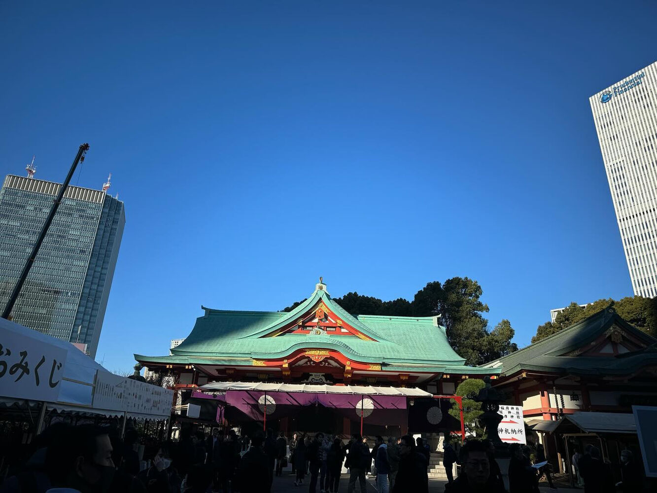 今朝、出勤前に職場の氏神様である